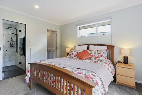 Photo of property in 1 Flaxgrove Place, Parklands, Christchurch, 8083