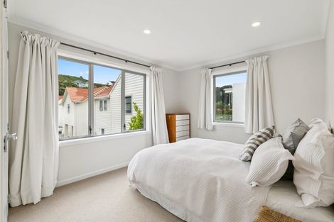 Photo of property in 2/6 The Parade, Island Bay, Wellington, 6023