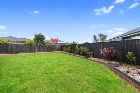 Photo of property in 14 Malbec Place, Huapai, Kumeu, 0810