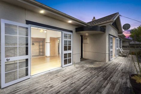 Photo of property in 88 Mangorei Road, Strandon, New Plymouth, 4312