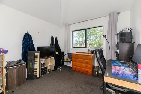 Photo of property in 5 Foyle Place, Glendene, Auckland, 0602