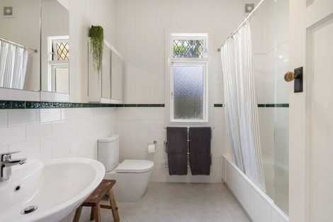 Photo of property in 19 Maritime Terrace, Birkenhead, Auckland, 0626