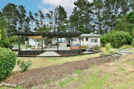Photo of property in 1708 South Head Road, South Head, Helensville, 0874