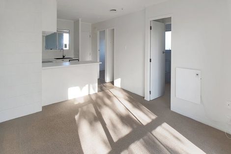 Photo of property in 15 Queen Mary Avenue, New Lynn, Auckland, 0600