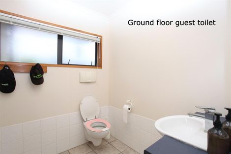 Photo of property in 2 Devon Road, Bucklands Beach, Auckland, 2012