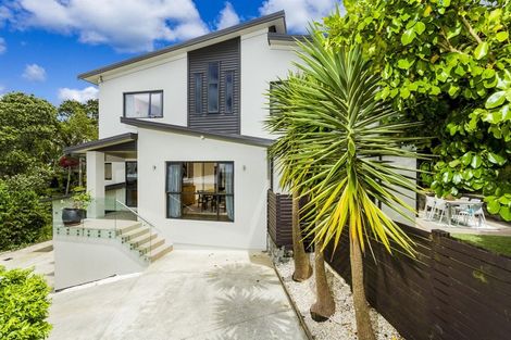 Photo of property in 2/304 Beach Road, Campbells Bay, Auckland, 0630