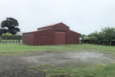 Photo of property in 420 Tararua Road, Levin, 5571