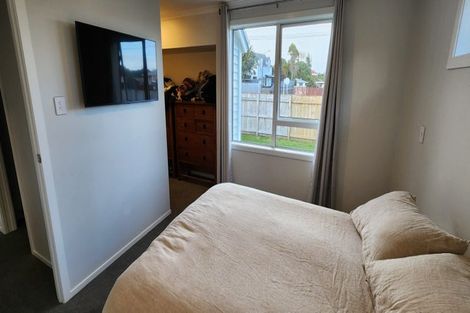 Photo of property in 48 Omata Road, Marfell, New Plymouth, 4310