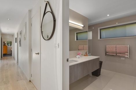 Photo of property in 27 Tizard Road, Birkenhead, Auckland, 0626