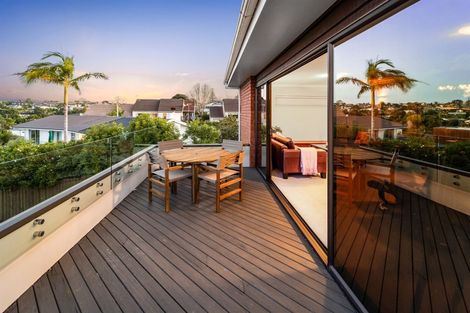 Photo of property in 1/65 Aberdeen Road, Castor Bay, Auckland, 0620