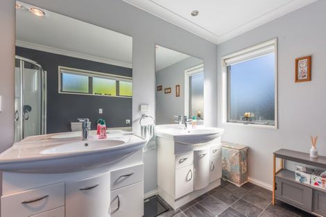 Photo of property in 5 Fantail Heights, Picton, 7220