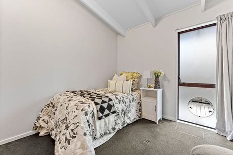 Photo of property in 2/19 Seaview Road, Glenfield, Auckland, 0629