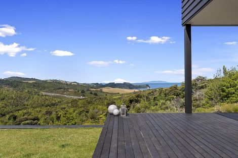 Photo of property in 229 Hillcrest Road, Wainui, 0931