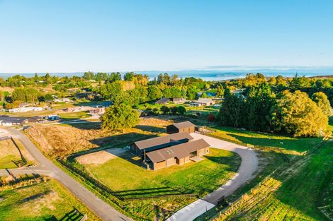 Photo of property in 2 Vickers Way, Acacia Bay, Taupo, 3385