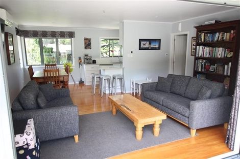 Photo of property in 64 Taupo Street, Green Bay, Auckland, 0604