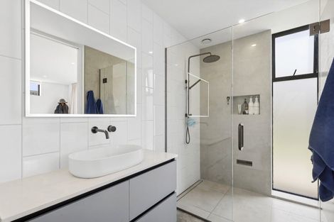 Photo of property in 7 Fern Burn Close, Wanaka, 9305