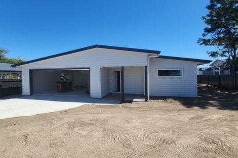 Photo of property in 14a Garrison Street, Carterton, 5713