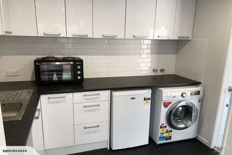 Photo of property in 1/18 Glenwood Avenue, Birkenhead, Auckland, 0626