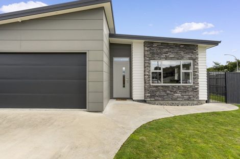 Photo of property in 16 Freedom Drive, Kelvin Grove, Palmerston North, 4414