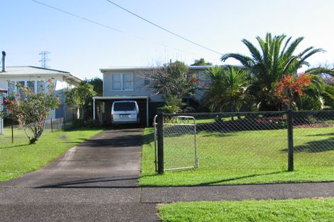 Photo of property in 64 Roberts Road, Te Atatu South, Auckland, 0610