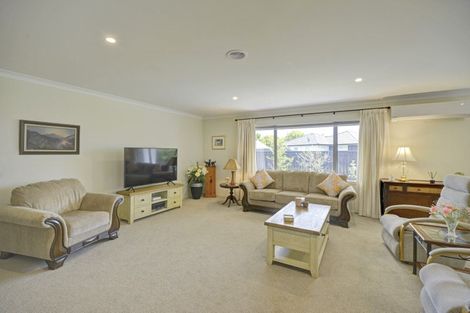 Photo of property in 74 Feist Street, Carterton, 5713