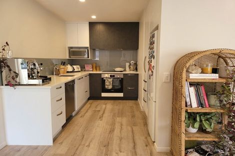 Photo of property in 115 Karepiro Drive, Stanmore Bay, Whangaparaoa, 0932