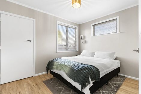 Photo of property in 1/13 Harrybrook Road, Green Bay, Auckland, 0604