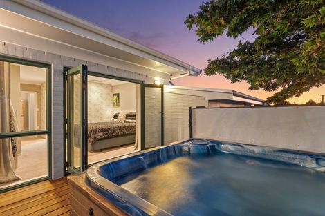 Photo of property in 216 Welcome Bay Road, Welcome Bay, Tauranga, 3112