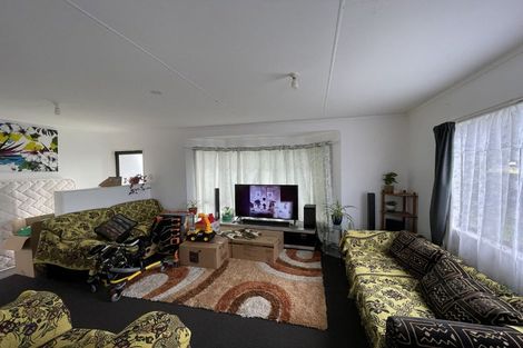 Photo of property in 19 Dungarvon Place, Clendon Park, Auckland, 2103