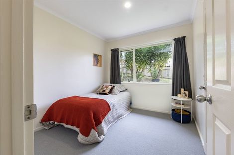 Photo of property in 49 Castlefinn Drive, Weymouth, Auckland, 2103
