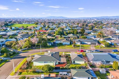 Photo of property in 2 Marsden Place, Awapuni, Palmerston North, 4412
