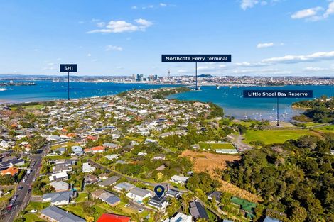 Photo of property in 15b Wilding Avenue, Northcote Point, Auckland, 0627