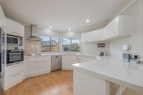 Photo of property in 19 Strachan Way, Highbury, Palmerston North, 4412