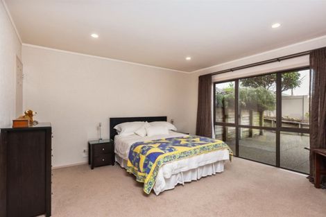 Photo of property in 10 Bundoran Way, Pinehill, Auckland, 0632