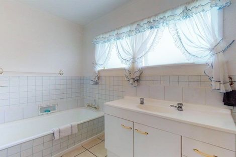 Photo of property in 1 Byrd Street, Levin, 5510