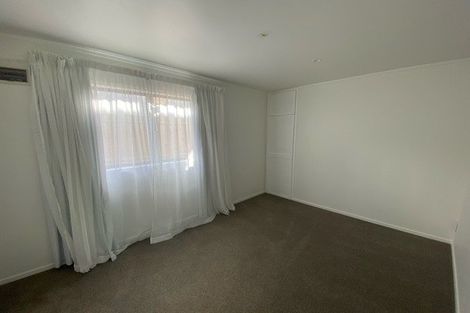 Photo of property in 25 Taipari Road, Te Atatu Peninsula, Auckland, 0610
