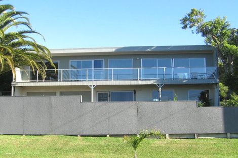 Photo of property in 558 Beach Road, Rothesay Bay, Auckland, 0630