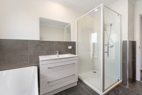 Photo of property in 1 Vaucluse Heights, Fitzherbert, Palmerston North, 4410