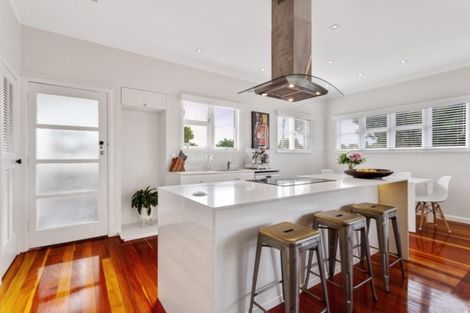 Photo of property in 15 Eversleigh Road, Belmont, Auckland, 0622