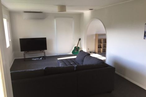 Photo of property in 5 Hookway Grove, Paraparaumu, 5032