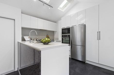 Photo of property in 26 Hawker Street, Mount Victoria, Wellington, 6011