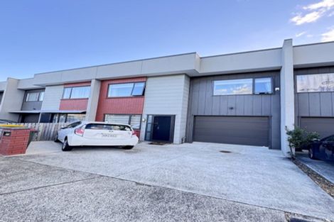 Photo of property in 48 Bordeaux Parade, Te Atatu South, Auckland, 0610