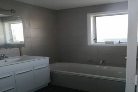 Photo of property in 32 Walworth Avenue, Pakuranga Heights, Auckland, 2010