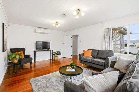 Photo of property in 247 Mangorei Road, Merrilands, New Plymouth, 4312