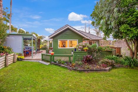 Photo of property in 23 Pinewood Grove, Botany Downs, Auckland, 2010