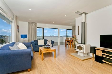 Photo of property in 59a Sunset Road, Totara Vale, Auckland, 0632