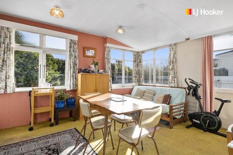 Photo of property in 74 Hargest Crescent, Saint Clair, Dunedin, 9012