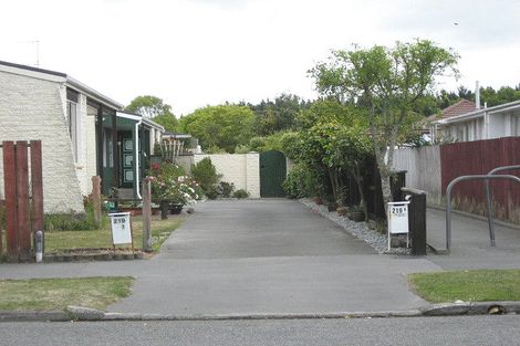 Photo of property in 2/219 Queenspark Drive, Parklands, Christchurch, 8083