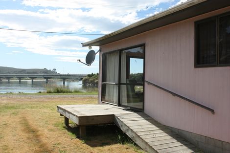 Photo of property in 25 Riverside Road, Taieri Mouth, Brighton, 9091