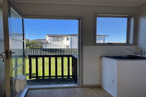 Photo of property in 13 Lisa Rise, Half Moon Bay, Auckland, 2012